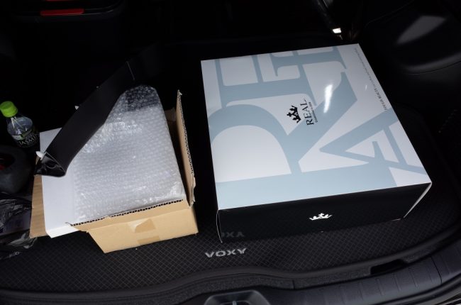   80後期型VOXYの持ち込み商品取り付けとエアコンパネル等のLEDホワイト化打ち替え  