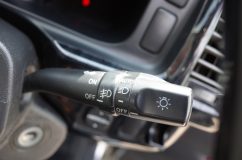 ハイエース200系4型のキーレス連動セキュリティー「Viper330V」インストール トヨタのランプ制御はマイナス制御ですが、スイッチを「AUTO」にしているとスモール信号でランプは点灯しません。AUTO信号をカットする必要があります。