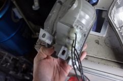  加工したユニットをサイド裏をくり抜きます。 