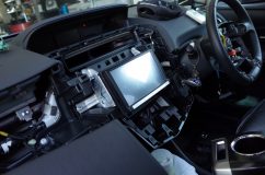 後期型プリウスアルファーのエアコンパネル他スイッチのLED打ち替え やっぱり打ち換えといえばこの写真ですね~ パネル全バラシの巻~