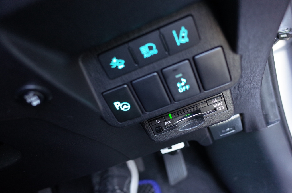 後期型プリウスアルファーのエアコンパネル他スイッチのLED打ち替え