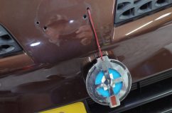 Mocoのアクリル制作日産エンブレム交換とダクトイルミ追加 裏側が防水されていない。このままだと水が入る