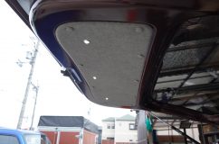 Mocoのアクリル制作日産エンブレム交換とダクトイルミ追加 リアゲートにダウンライトも取り付けた。電源は室内灯連動