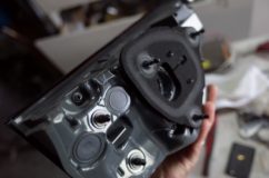 60系後期のハリアーシーケンシャルテールランプ加工 外してみると、ほとんど前期と同じ形状です。ということは前期同様、ブレーキ部のウィンカーが加工できそうです。