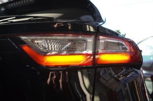 ６０系後期のハリアーシーケンシャルテールランプ加工