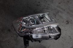 LA600系タントカスタムのヘッドライトシーケンシャルウィンカ&ダブルロービーム加工 まずはヘッドライトを外して加工内容を思案しました。