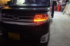 LA600系タントカスタムのヘッドライトシーケンシャルウィンカ&ダブルロービーム加工 流れるウィンカー点灯時は、アイラインが消えて変わりにオレンジ色で連鎖点灯します。