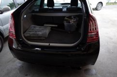 30プリウスの社外品テールランプの修理&ステップワゴンメーター修理 意外にこの車はテールを外すのが面倒。バンパーも少し外さないと駄目です。