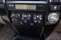 ハイラックスサーフのスピードメーター&エアコンパネルのホワイト化 LEDを最適な位置に配置することでムラを極限まで抑えます。それでもやっぱり現行車種のように完全均一な光というのは難しいものですね~