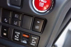 80系後期型のエスクワイアフットランプ施工とテールリフレクターブレーキ連動 LED OFFが点灯時はフットランプはOFFになります。やや複雑な仕様ですが、お客様のご要望通りに完成いたしました。
