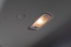 SERENA E POWER のLEDカスタム~ 室内灯は電球が使われています