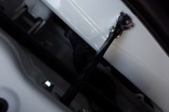  トヨタ車に搭載される世界標準の波状コネクターに対し、日産やホンダ車は比較的早くからコネクター式を採用していました。オスメス端子を持っていれば通線は簡単ですが、無いとかなり大変です。 