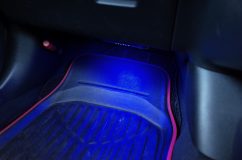  スモールランプ連動で青色LEDを点灯させます。 