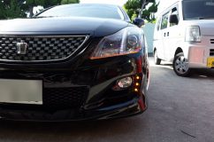 200系クラウンアスリートのアイラインシーケンシャルウィンカーとデイライト風LED追加 日中でもヘッド下面のウィンカーは見えにくいです。夜間は問題なくきれいです。
