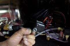 AirREX(エアサス)電磁弁のメンテナンス 今回は交換ではなく清掃とシリコングリスの注入だけを行いました。