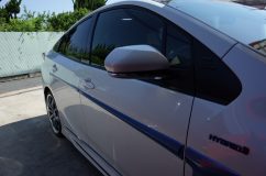 50プリウスのシーケンシャルヘッドライトウィンカー施工 純正ミラーウィンカーは昼間はほとんど見えないほど暗いです。