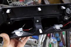 新型フリードのテールランプ4灯化 ついでにダッシュコンソールの間接照明も施工しました。純正の取付部を流用します。