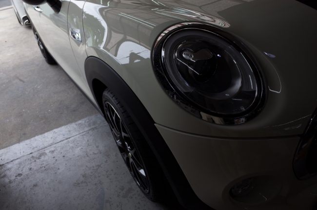 MINIにダミーキャリパーカバー取り付け施工 MINIにダミーキャリパーカバー取り付け施工