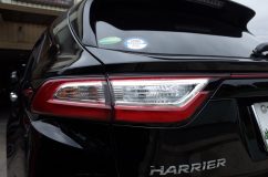  前期型で定番だった、ブレーキ灯のウィンカーコンバート＆シーケンシャル化は、後期型になってちょっと事情が変わりました。 
