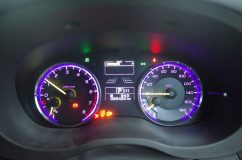 スバル レヴォーグのスピードメーターLED色交換 今回はメーター文字盤を紫に、針を黄色にしました。