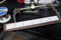 VOXY のシーケンシャルウィンカー取り付けとリアリフレクター加工 LEDテープを2本仕込みます。