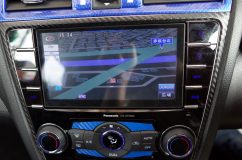  スイッチ類はすべてLEDを打ち替えるのできれいな青色になる 