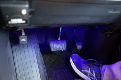 80VOXYのフットランプイルミ施工 足元に調光ダイヤルを設置しているので、明るさも自由に変更できる