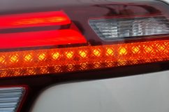 ヴェゼルのヘッドライト&テールランプシーケンシャルウィンカー化 赤いレンズですがオレンジ色の光は透過しますので、ちゃんとオレンジ色でウィンカーOKです