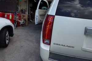 キャデラック ０７エスカレードのテールランプ日本仕様改善