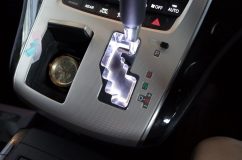 20系アルファードのインパネまわりのLED打ち替え お客様持込でアクリルシフトゲートを取り付けました。