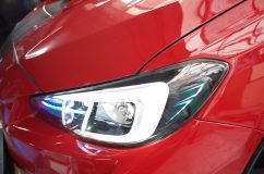 レヴォーグのヘッドライトカスタム(預かりプランⅢ) フォークアイも爆光仕様に変更しています。