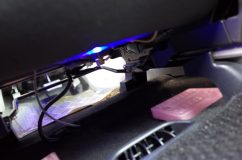 プリウスアルファのエアコンパネル他スイッチのホワイト化 リアはフロントから電源分岐して接続しました。