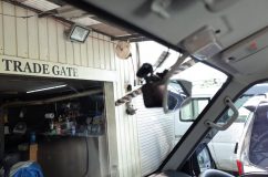  ドライブレコーダーはバックミラーの裏側に取り付けました。やっぱり個人的にはドラレコにモニターは不要な気がしますね。取り付けたあとに映像確認するのは1・2回ぐらいで、あとはほとんどその存在を忘れてます。 