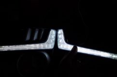 インプレッサのアクセサリライナー加工 純正の光り方を確認したところきれいに端まで光っていたため、今回は純正と同じ場所でLEDを配置することに決めました。