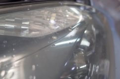  続いてヘッドライト磨きです。 