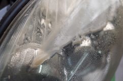  水研ぎすると酸化したクリアが剥げていきます。 