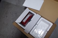 軽トラック(ステラ5製)のカスタムテール加工 これと言って特徴のないテールランプなのですが、不動の人気を誇っています。