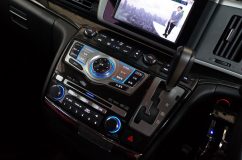 E51 エルグランドのパネル類LED打ち換え他 ナビ周りのパネルは3分割されます。なかなか大変な作業でした。