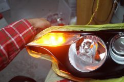 エスティマのヘッドライト加工(ウィンカーLED) ダイヤカットのアクリルを設置することで、光が拡散します。