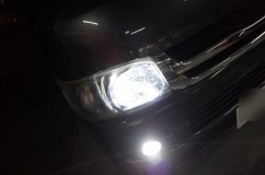 ハイエースのフォグランプLEDと室内灯LED化&ガッツミラー撤去 ヘッドとフォグはLEDで、色味もバッチリです。