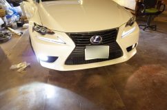 レクサス IS300hのLEDカスタムとドラレコ取り付け フォグランプはノーマルと比べると雲泥の差です。