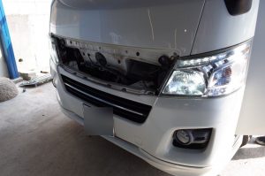 NV350のヘッドライトバルブ交換