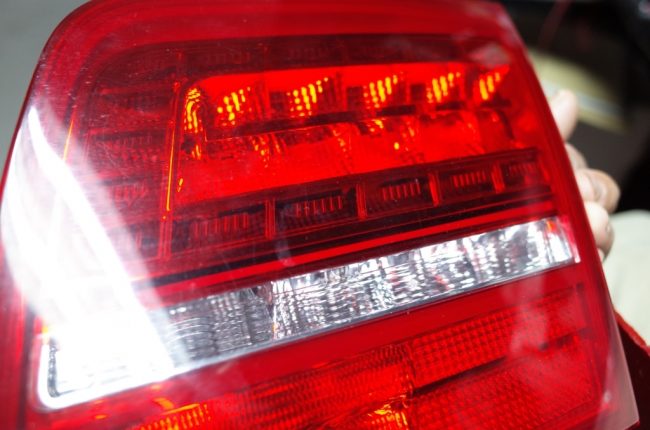 AUDI A4 のテールランプ修理・・・残念無念・・・ AUDI A4 のテールランプ修理・・・残念無念・・・