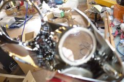 レクサスのヘッドライト加工修理(台風被害) リングを撮るつもりが背景の雑然とした作業場が…。引越3日目なのでまだまだ荷物が散乱しています。