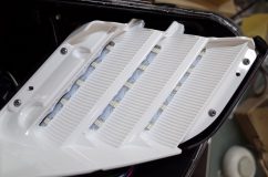  専用基板ですが、一部干渉するところがあるのでカットして固定します。 