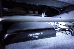スペーシアのLEDカスタム 運転席下にウーファーを設置しました。