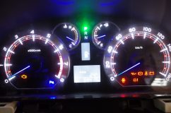 20系アルファードのスピードメーターLED打ち換え そしてLEDを打ち替えることできれいなブルーになりました。