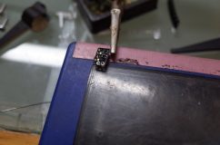  究極に小さいLEDを交換します。この作業はかなりハイリスクです。打ち換え作業の中でトップクラスの難易度を誇ります 