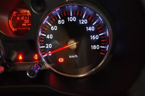 エクストレイルのスピードメーター打ち替え施工