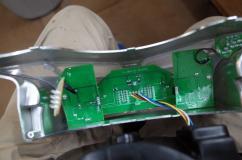 バイク用の外品テールランプウィンカー修理 殻割りから基板取り出しまではいとも簡単に施工できましたが、この3mm砲弾LEDが課題でした。